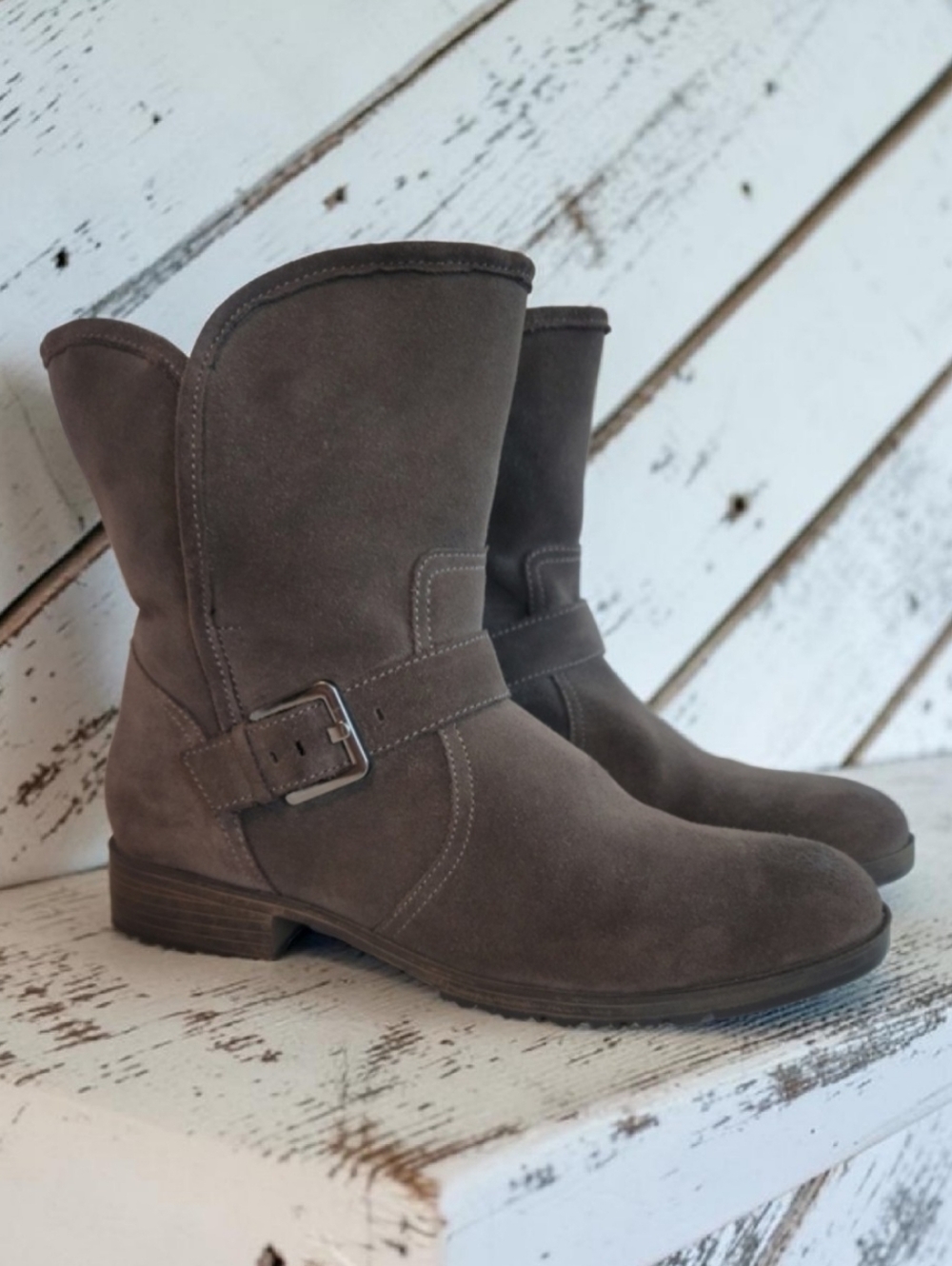 Naturalizer Sutton taupe Suede water repellent Sherpa lined bootie S-8